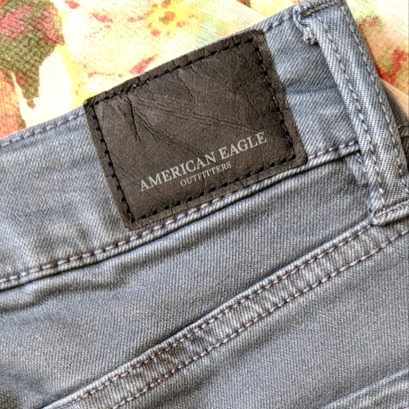 AEO Super Stretch X Highrise Jegging Jeans - Size 2 Regular - Picture 10 of 11